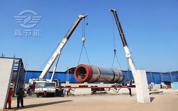 藥渣烘干機(jī)吊裝現(xiàn)場